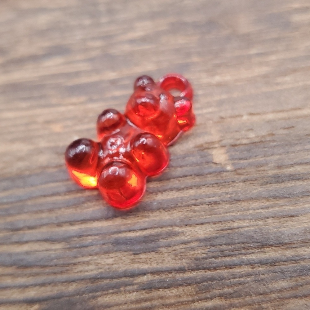 P136 red gummy bear‎ charm